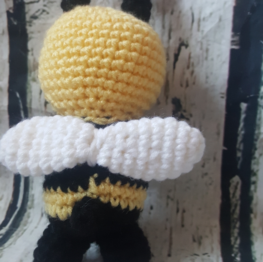 Crochet Bee Amigurumi - Picture 11 of 14